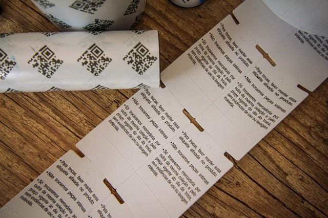 Etiquetas adesivas para roupas: tudo o que você precisa saber